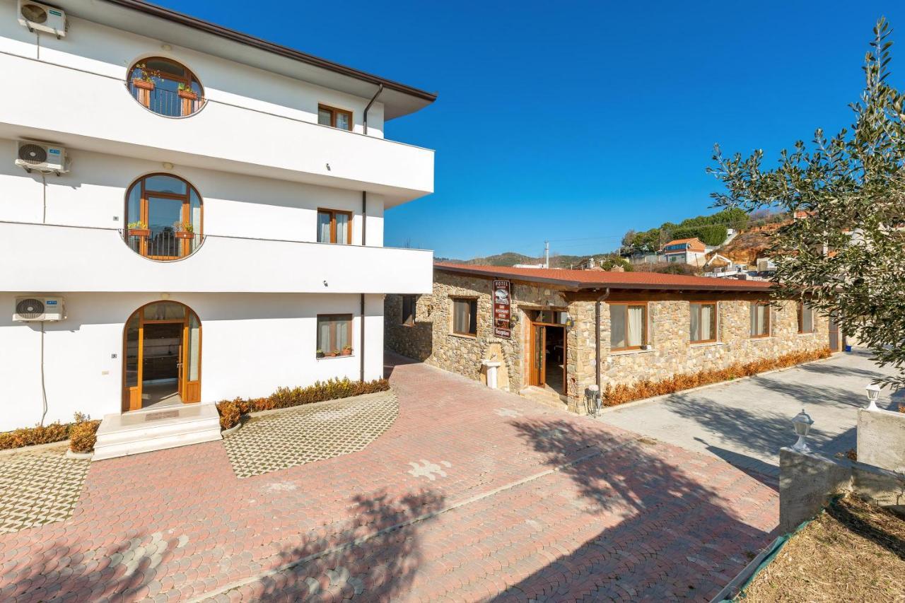 Hotel San Pietro Martin Fushë-Draçi Exterior foto